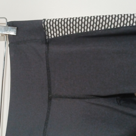 ✨3/$25✨Pure & Simple Cropped Leggings - S - Picture 3 of 7